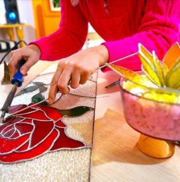 sur vitray sanatıyla renkleniyor