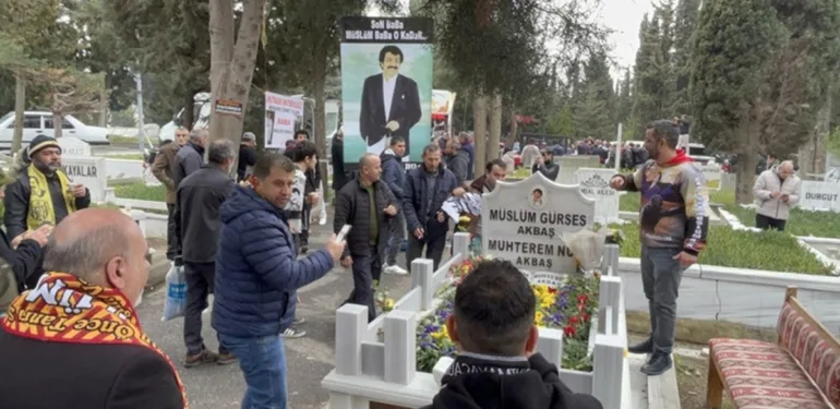 11 yıl geçti... 'Arabeskin Babası' İstanbul'da mezarı başında anıldı
