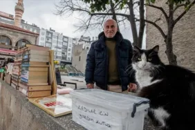 15 yıldır bağış kutusuna atılan paralarla sahipsiz kedileri besliyor 'Allah'ın bizlere emanetidir