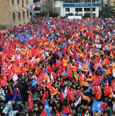'Adalet' tişörtüyle Erdoğan mitingine girmek istedi gözaltına alındı