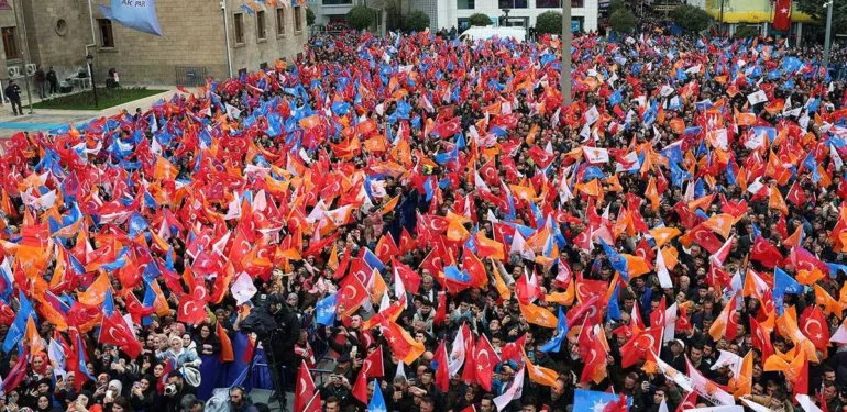 'Adalet' tişörtüyle Erdoğan mitingine girmek istedi gözaltına alındı