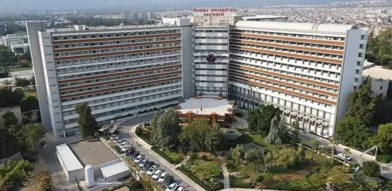 Akdeniz Üniversitesi'nde mobbing iddiaları 100'den fazla hemşire istifa etti