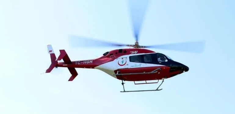 Ambulans helikopter minik bebek için havalandı
