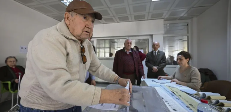 Ankara'da huzurevi sakinleri oy kullandı