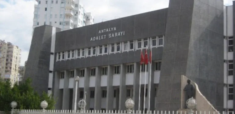 Antalya'da adli emanetten uyuşturucu çalma skandalı 3 Memur tutuklandı!