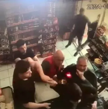 Antalya'da broşür kavgası İki kardeş tek kurşunla vuruldu, biri yaşamını yitirdi