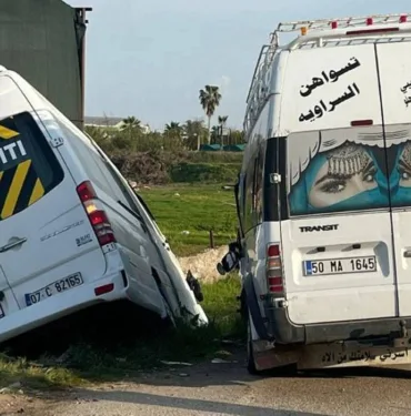 Antalya'da, öğrenci ile işçi servis minibüsleri çarpıştı 9 yaralı