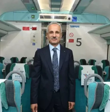 Bakan Uraloğlu Emeklilerimize trenlerimizde yüzde 10 indirim uygulamasını başlatıyoruz