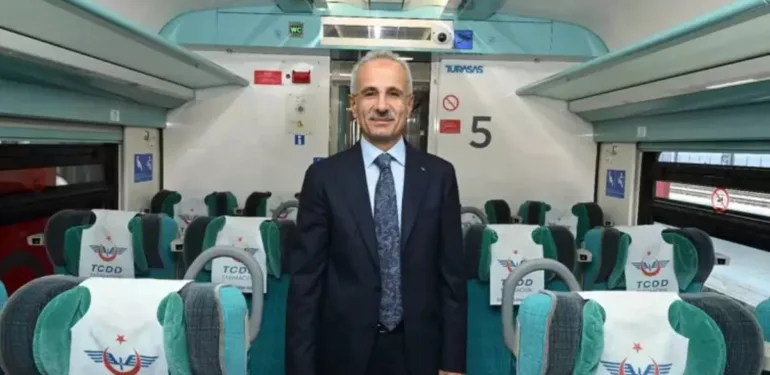 Bakan Uraloğlu Emeklilerimize trenlerimizde yüzde 10 indirim uygulamasını başlatıyoruz