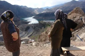 Baraj suyu çekilince ortaya çıkan köylerini izlediler