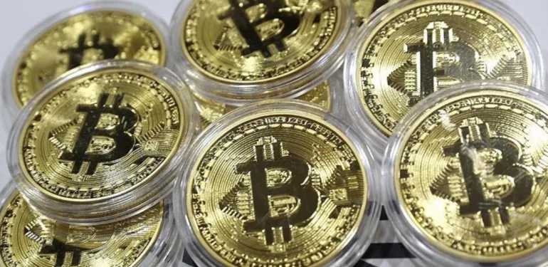 Bitcoin rekora koşuyor 65 bin dolar seviyesini aştı