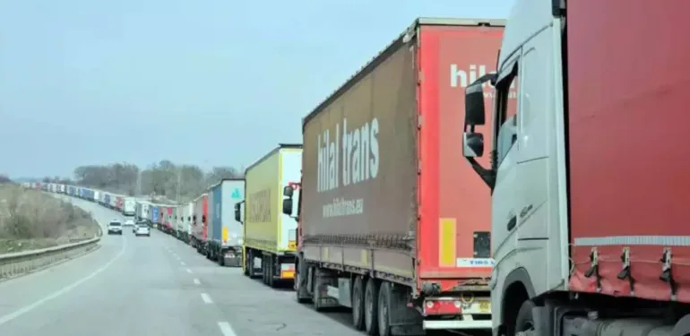 Bulgaristan, Schengen nedeniyle kontrolleri sıkılaştırdı; 10 kilometrelik TIR kuyruğu oluştu!