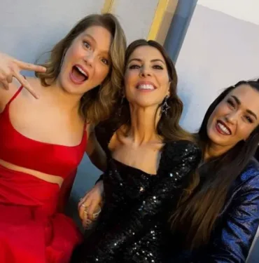 Burcu Biricik'ten hamilelik pozları dikkat çekti