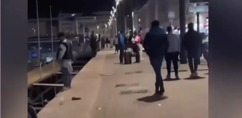 Denize tuvaletini yapıyordu, denize itildi!