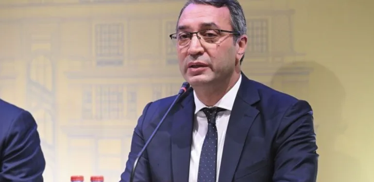 Fatih'te elektrik kesintileri... CHP Fatih adayı Mahir Polat'tan uyardı