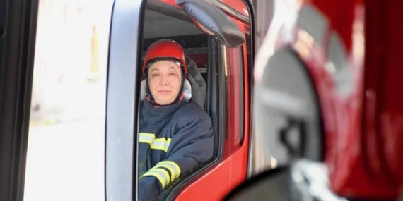 Gönüllü kadın itfaiyeci ekiplerin alevlerle mücadelesine güç katıyor