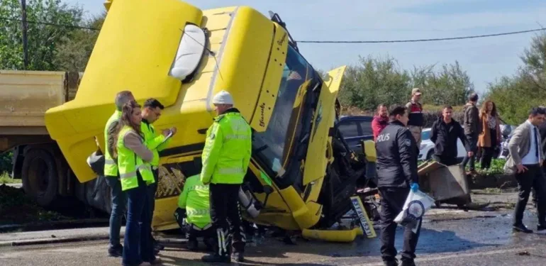 Hatay'da otomobil ile tır çarpıştı! 6ölü