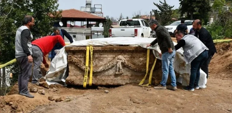 Hatay'da tarihi keşif Altyapı çalışmasında lahit ortaya çıktı!