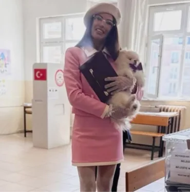 Her seçim adından söz ettiriyor! İşte şarkıcı Hatice'nin yeni seçim kombini