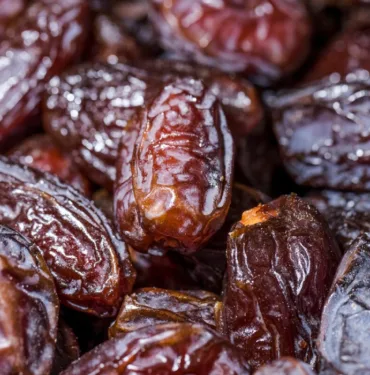 Hurma fiyatları cep yakıyorMısır Çarşısında taneyle hurma satışı