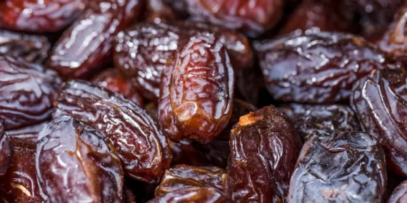 Hurma fiyatları cep yakıyor! Mısır Çarşısı’nda taneyle hurma satışı