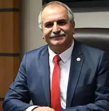 İYİ Parti eski milletvekili Ahmet Çelik kardeşi tarafından bıçaklandı!