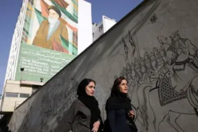 İran, dans eden iki kadını tutukladı