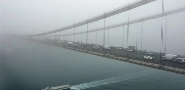 İstanbul Boğazı'nda gemi trafiği askıya alındı