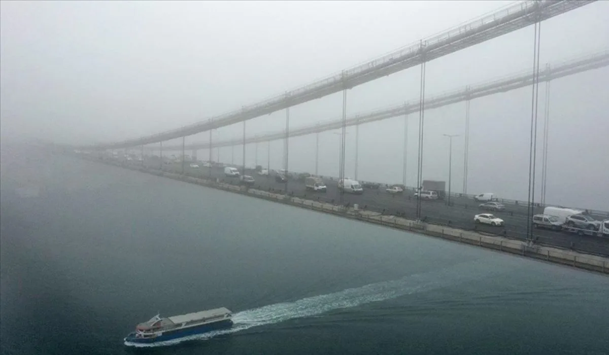 İstanbul Boğazı'nda gemi trafiği askıya alındı