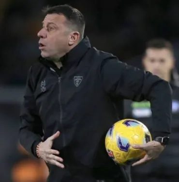 İtalya Serie A'da şok eden olay Teknik direktör futbolcuya kafa attı!