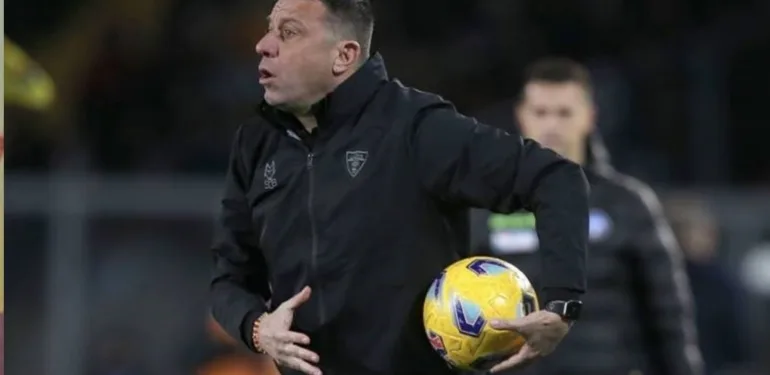 İtalya Serie A'da şok eden olay Teknik direktör futbolcuya kafa attı!