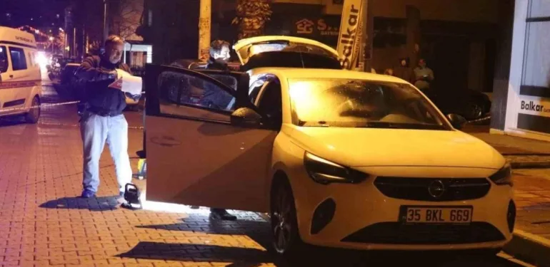 İzmirde silahlı saldırıya uğrayan 17 yaşındaki genç öldü