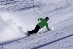 Kayak merkezlerinde en fazla kar kalınlığı 246 santimetreyle ölçüldü