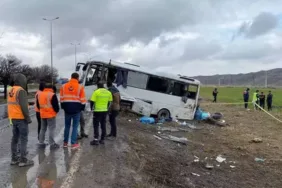 Kayseri'de cezaevi nakil aracı devrildi; 2'si ağır, 11 yaralı