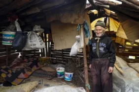 Keçileri İçin İnsanlara Küstü...17 yıldır dağlarda yaşıyor