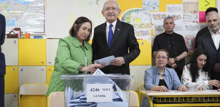 Kılıçdaroğlu ve eşi sandık başında 'Partimize gerekli desteği verdik' (2)
