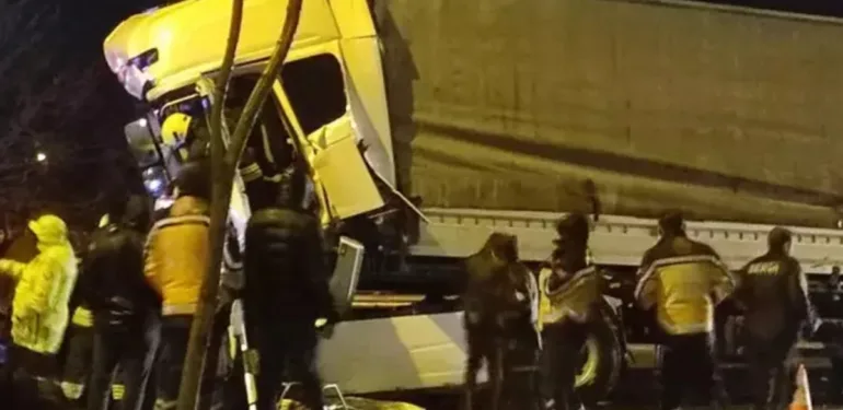 Konya’da 4 TIR'ın karıştığı zincirleme kaza Ölü ve yaralılar var