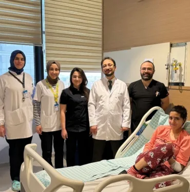 Konya'da mucizevi operasyon Genç kızın kopan saçlı derisi yerine dikildi!