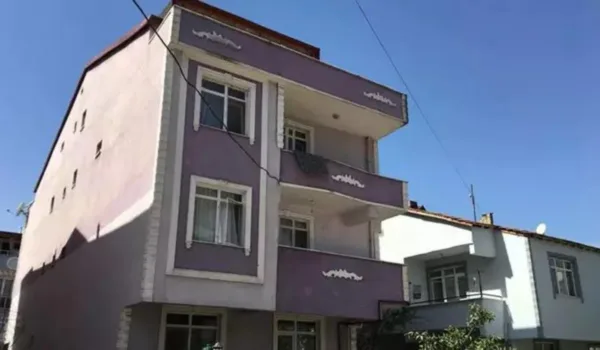 Korkunç kaza Kocaeli'de 1 yaşındaki çocuk 3. katın balkonundan düştü!