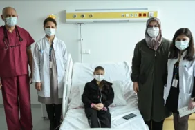 Minik Esra annesinin böbreğiyle hayata tutundu