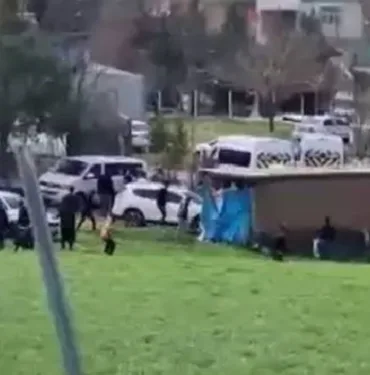 Oy verme işlemi sırasında silahlı kavga Çok sayıda yaralı var
