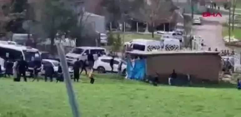 Oy verme işlemi sırasında silahlı kavga Çok sayıda yaralı var