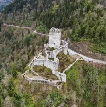 Rizenin tarihi Zil Kalesi dronla görüntülendi