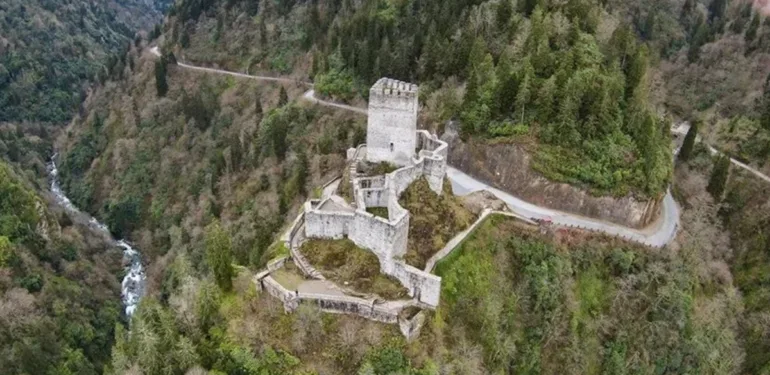 Rizenin tarihi Zil Kalesi dronla görüntülendi