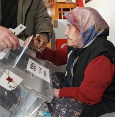 Sandık evlere geldi Adıyaman'da engelliler ve hastalar Seyyar Sandık ile oy kullandı