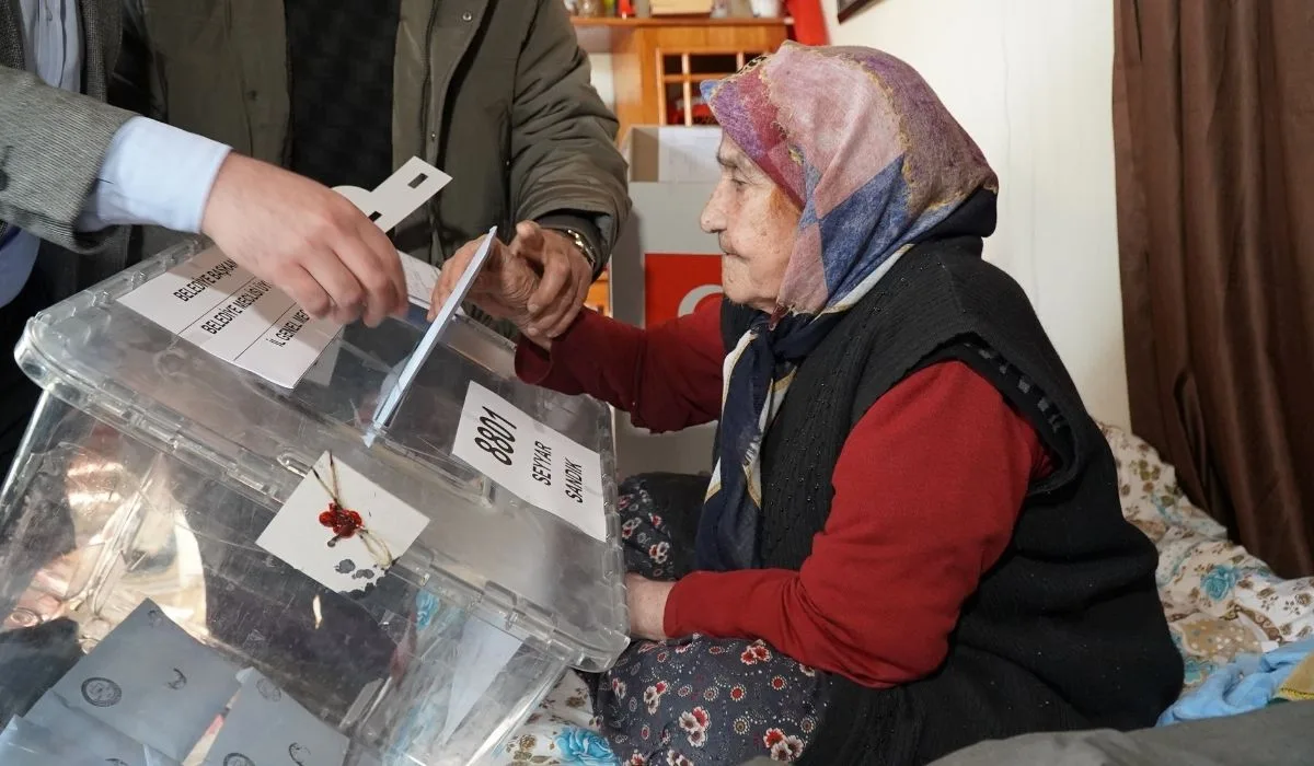 Sandık evlere geldi Adıyaman'da engelliler ve hastalar Seyyar Sandık ile oy kullandı