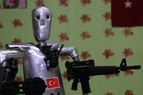 Siirt'te ilkokul mezunu Burhan Canpolat'tan yapay zeka destekli Robot Asker!