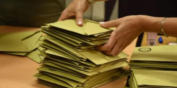 Seçimlerin yenilendiği ilçelerde oy kullanma işlemi başladı