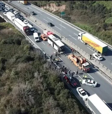 TEM'de zincirleme kaza! Ankara yönü trafiğe kapandı...