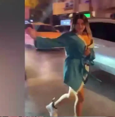 Trafikte Bornozla Twerk Şovu İstanbul'da Viral Olan Görüntüler! (2)